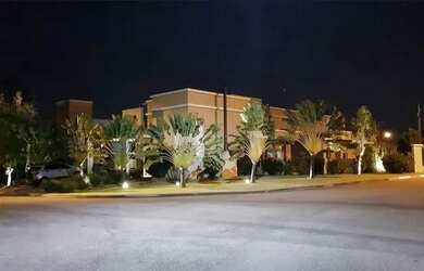 Imagem: A casa à venda possui 4 Dormitórios, 5 Banheiros, 3 Vagas