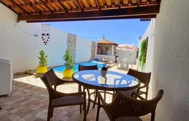 Imagem: A casa possui 2 Dormitórios, 1 Banheiro, 1 Vaga na garagem