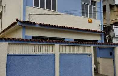 Imagem: A casa possui 3 Dormitórios, 2 Banheiros, 1 Vaga na garagem