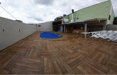 Imagem: A casa possui 4 Dormitórios, 3 Banheiros, 3 Vagas na garagem