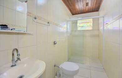 Imagem: A casa possui 2 Dormitórios, 2 Banheiros, 5 Vagas na garagem