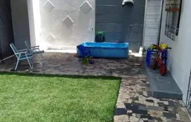 Imagem: A casa possui 2 Dormitórios, 3 Banheiros, 1 Vaga na garagem