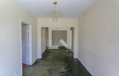 Imagem: A casa possui 4 Dormitórios, 2 Banheiros, 1 Vaga na garagem