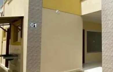 Imagem: A casa possui 3 Dormitórios, 1 Banheiro, 1 Vaga na garagem