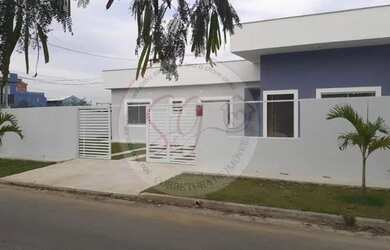 Imagem: A casa possui 3 Dormitórios, 2 Banheiros, 2 Vagas na garagem