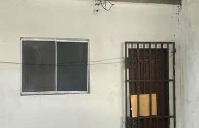 Imagem: A casa possui 1 Dormitório, 1 Banheiro e está localizado