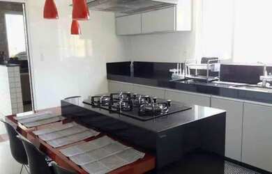 Imagem: O apartamento possui 4 Dormitórios, 3 Banheiros, 4 Vagas na