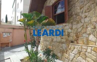 Imagem: A casa possui 3 Dormitórios, 3 Banheiros, 2 Vagas na garagem