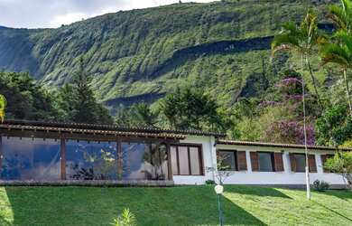 Imagem: A casa em condomínio à venda possui 5 Dormitórios, 3 Banheiros