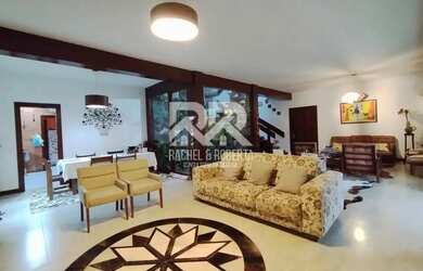 Imagem: A casa possui 4 Dormitórios, 4 Banheiros, 3 Vagas na garagem