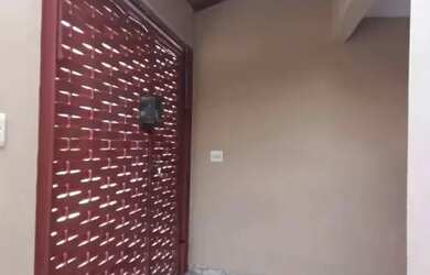 Imagem: A casa possui 2 Dormitórios, 2 Banheiros, 1 Vaga na garagem