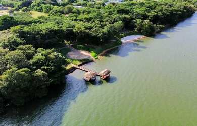 Imagem: O terreno possui 600m² de Área e está localizado em Loteamento