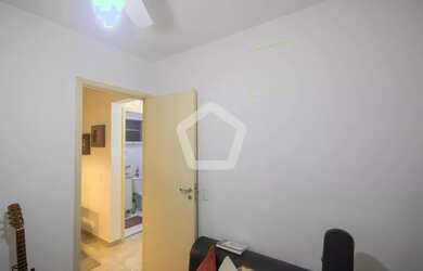 Imagem: O apartamento possui 3 Dormitórios, 2 Banheiros, 2 Vagas na