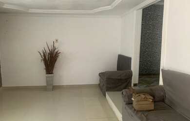 Imagem 3: Vende-se casa com 2/4. Varanda, 1 Vaga na garageme2 Dormitórios