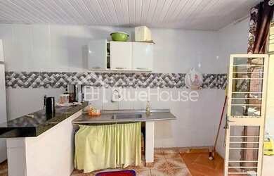 Imagem: A casa possui 3 Dormitórios, 2 Banheiros, 4 Vagas na garagem