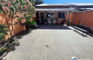 Imagem: A casa possui 2 Dormitórios, 3 Banheiros, 3 Vagas na garagem