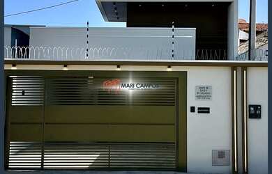 Imagem: A casa possui 3 Dormitórios, 4 Banheiros, 2 Vagas na garagem