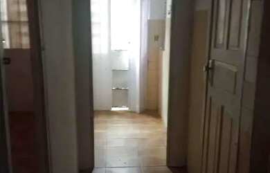 Imagem: A casa possui 3 Dormitórios, 2 Banheiros, 1 Vaga na garagem