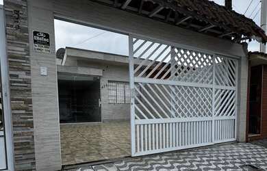 Imagem: A casa possui 3 Dormitórios, Acomodam 10 pessoas e 1 Vaga na