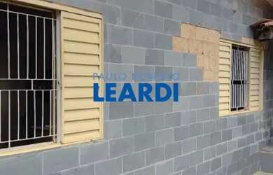 Imagem: A casa possui 3 Dormitórios, 2 Banheiros, 1 Vaga na garagem