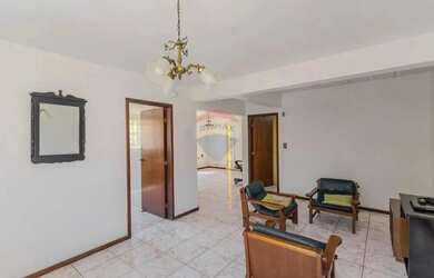 Imagem 3: Casa ampla 2 andares com 3 dormitórios e suíte no bairro Duque De Caxias