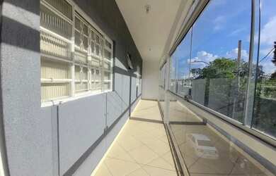 Imagem: A casa possui 3 Dormitórios, 2 Banheiros, 2 Vagas na garagem