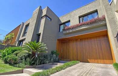 Imagem: A casa possui 3 Dormitórios, 4 Banheiros, 4 Vagas na garagem