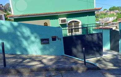 Imagem: A casa possui 2 Dormitórios, 1 Banheiro, 1 Vaga na garagem