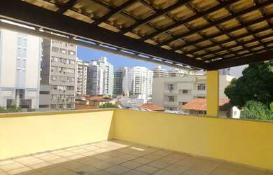 Imagem: A casa possui 4 Dormitórios, 2 Banheiros e 170m² de Área