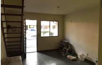 Imagem: A casa possui 3 Dormitórios, 3 Banheiros, 2 Vagas na garagem