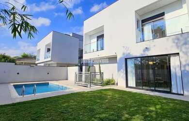 Imagem: A casa em condomínio possui 4 Dormitórios, 5 Banheiros, 4