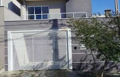 Imagem: A casa possui 5 Dormitórios, 3 Banheiros, 3 Vagas na garagem