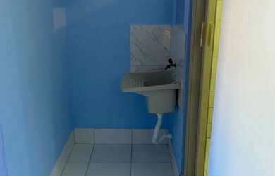 Imagem 5: Alugo casa 2/4. Varanda, 64m² de Área, 1 Banheiroe2 Dormitórios