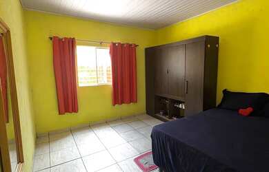 Imagem: A casa possui 2 Dormitórios e 1 Banheiro e está localizado