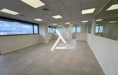 Imagem: O depósito possui 5 Vagas na garagem e 400m² de Área e está