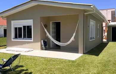 Imagem: C588 - Belíssima residência localizada a 300 m do mar no Balneário