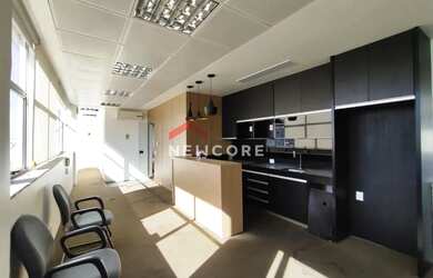 Imagem: O depósito possui 4 Vagas na garagem e 170m² de Área e está