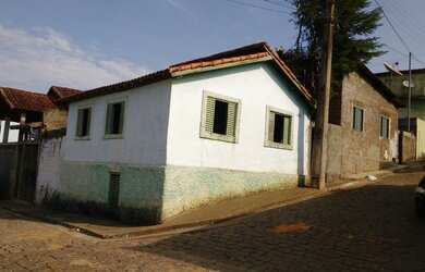 Imagem: A casa possui 3 Dormitórios, 1 Banheiro, 72m² de Área e