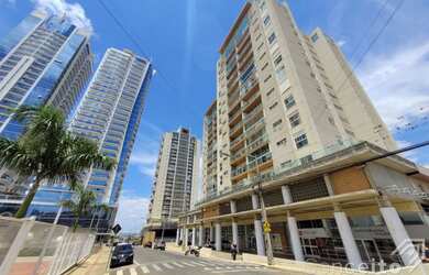 Imagem: O apartamento possui 3 Dormitórios, 1 Banheiro, 2 Vagas na