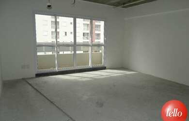 Imagem: O depósito possui 1 Vaga na garagem, 33m² de Área e está