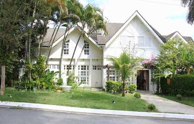 Imagem: A casa em condomínio possui 4 Dormitórios, 4 Banheiros, 5