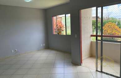 Imagem: O apartamento possui 2 Dormitórios, 1 Banheiro, 2 Vagas na