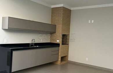 Imagem: A casa em condomínio possui 3 Dormitórios, 1 Banheiro, 4 Vagas