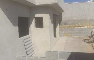 Imagem: A casa possui 3 Dormitórios, 3 Banheiros, 2 Vagas na garagem