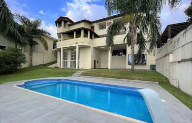 Imagem 1: Linda Casa com 4 dorm/3 sts - Salões festas e jogos, piscina, gourmet