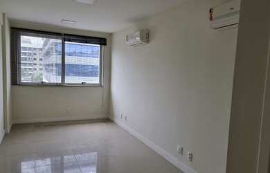 Imagem: O depósito possui 1 Vaga na garagem, 23m² de Área e está