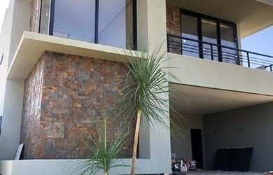 Imagem: A casa em condomínio possui 3 Dormitórios, 4 Banheiros, 4