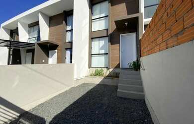 Imagem: A casa possui 2 Dormitórios, 2 Banheiros, 1 Vaga na garagem