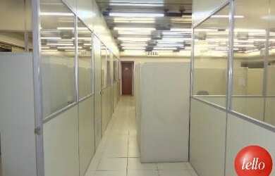 Imagem: O depósito possui 3 Vagas na garagem, 170m² de Área e está