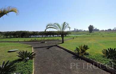 Imagem: O terreno possui 300m² de Área e está localizado em Parque